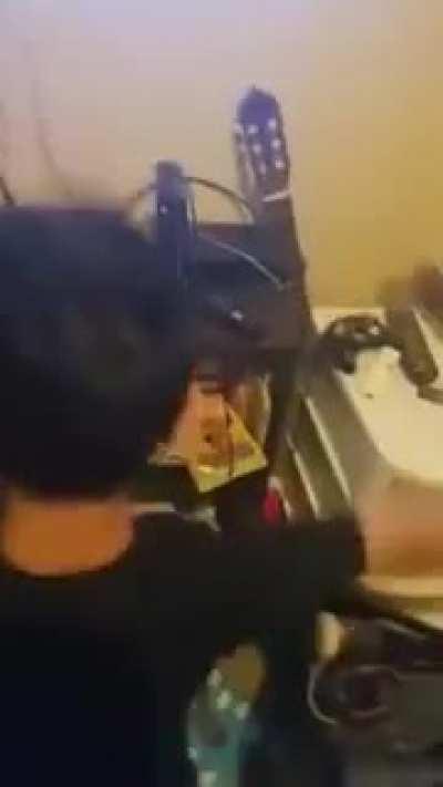 Crianças que jogam Fortnitro