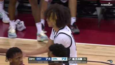 [Highlight] Anthony Black banks in the tough triple through the contact for the 4 point play