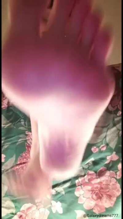 Happy Friday feet lovers 💕 find me on Twitter for more dreamy vids 💕 have a good day my loves