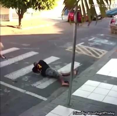 Predator tries to kidnap little girls at gunpoint. Concealed carry - Woman saves the day. 🇺🇸🍷🗿