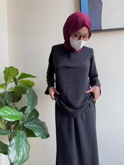 Nothing under my Abaya, Here's a titty reveal to prove it