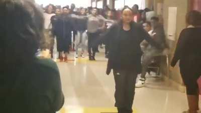Teacher teaches students to dance '' Thriller ''