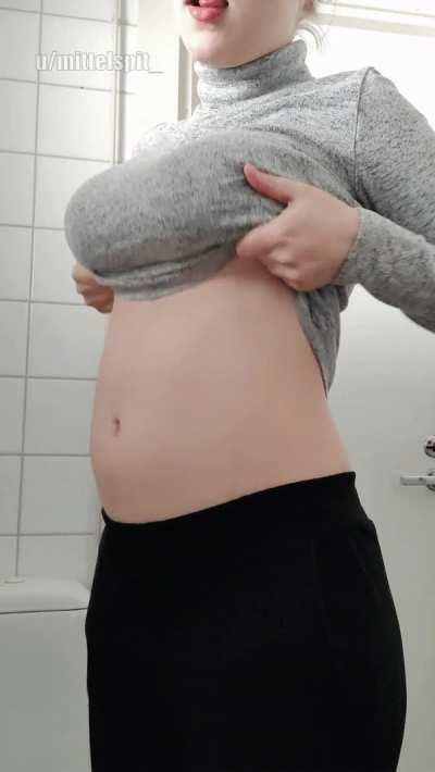 17 weeks pregnant titty drop 😏