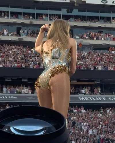 I am down soooo fucking bad for Goddess Taylor. This shot makes her look like the Goddess she is. Look how it highlights her ass, thighs, waist, arms, and sexy golden hair. I want to worship her with my cock so bad