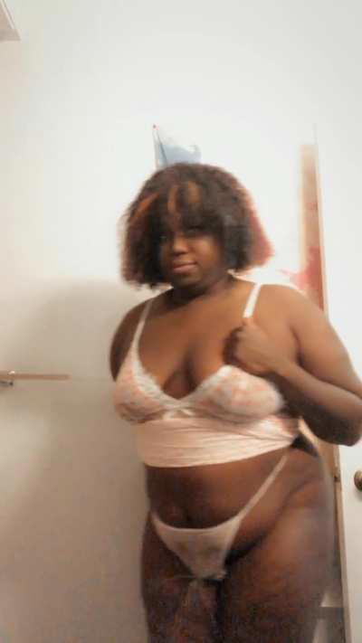 started leaking pee intensely right before recording… also, I’m recording