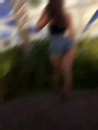 phat booty teen😍🍑🍑