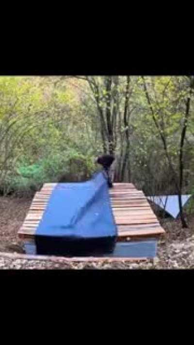 Timelapse of a DIY wooden cabin build.