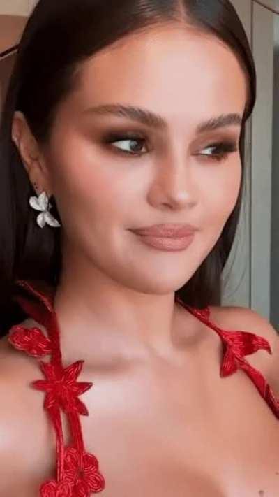 Holy Shit Selena Gomez Looks Sexy Asf