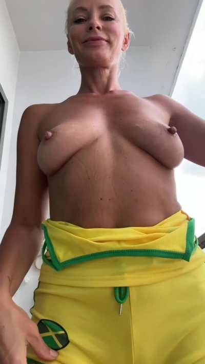 Natural boobs are the best kind of boobs