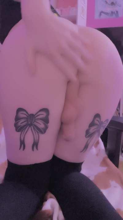 I’m the kinky trans girl next door that you’ve been dreaming about 😋💕 available now for [SEXT] and [GFE] sessions with [VID] and [PIC] included 💕 Dom and sub, ask me about your favorite [FET]ish 💕 Happy Pride!!! My [FAN]clubs are 50% off this month 🏳️‍🌈🏳️