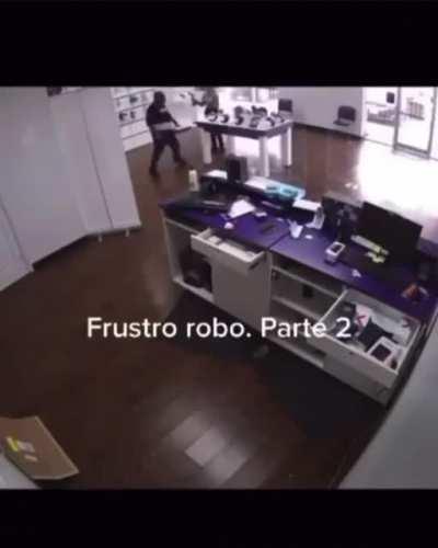 Phone store employee turns the tide on an armed robbery attempt