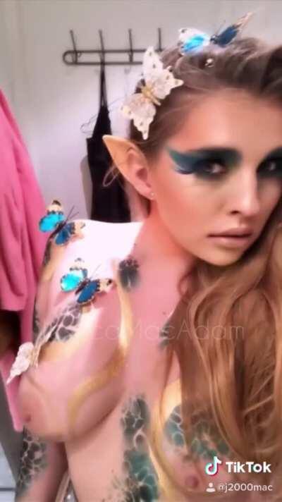 I’m ready for Halloween 🎃 Do you like the way I look?👻