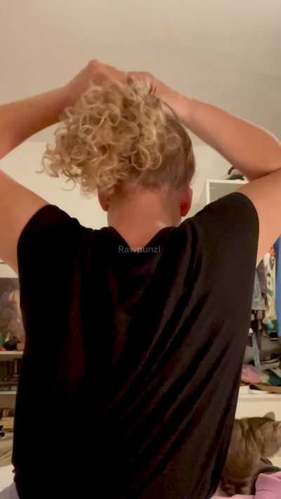 Probably the fluffiest high ponytail you’ll see today 💕