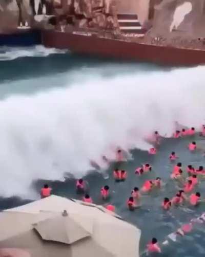 When I check my spot on the season opening North Westerly swell 🍜