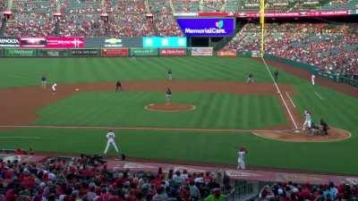 [Highlight] [Highlight] Ohtani breaks his bat on an RBI Single!