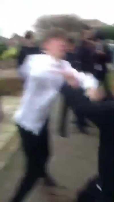 Uk school fight (brutal knock down )