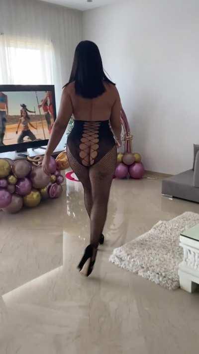 41 mom of 1, I used to hate my body but damn, just look at me now!