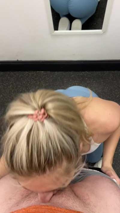 Just a quick blowjob in the college gym locker room before someone notices!