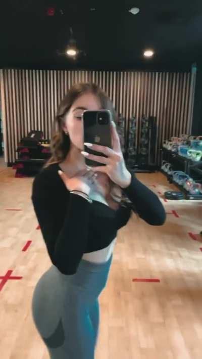 Smash or pass?🥺🥺 (OC) 18y german please be honest