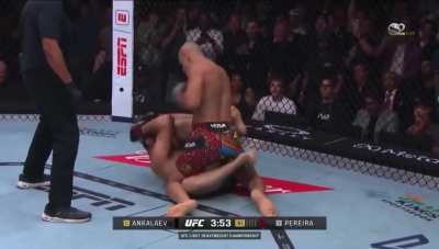 Alex Pereira reclaims his title with some convincing ground pound