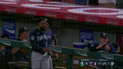 [Highlight] Cade Marlowe hits a go-ahead grand slam in the 9th for the Mariners to make it 5-3!