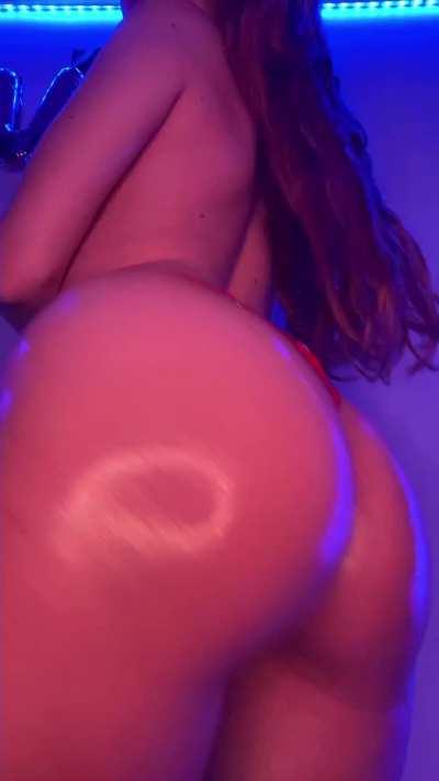 Oiled ass