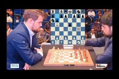 Magnus (Carlsen) beats Hikaru (the streamer) under one minute! (incredible game)