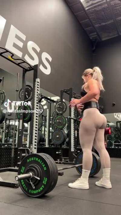 Working on her glutes! @nikitasimpson257