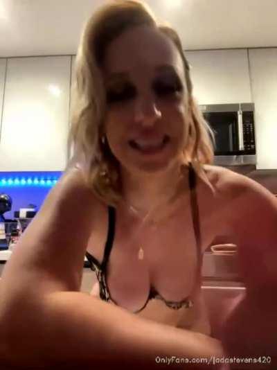 Jada Shaking Big Ass in The Kitchen (Pt. II)