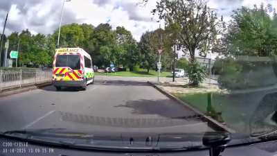 Watch to the END🤝
Who is in the wrong⚠️⚠️

( The ambulance was there ready, next time he won't be so lucky )🏥