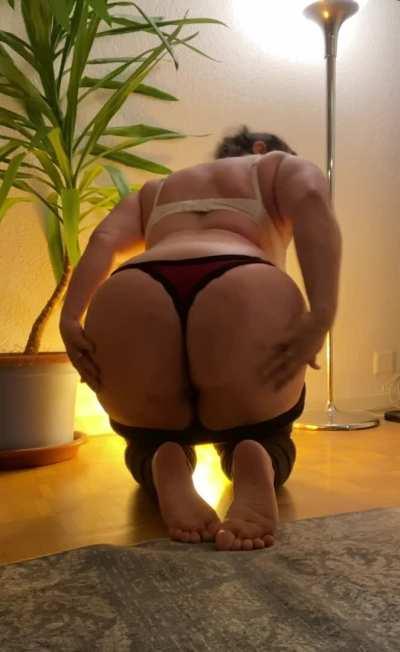 Does anyone still sort by New? This Ass is for you