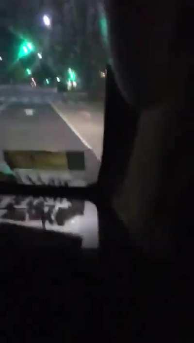 Vicente Lopez: Dos jóvenes se robaron un patrullero y se pusieron a tomar cerveza mientras conducían