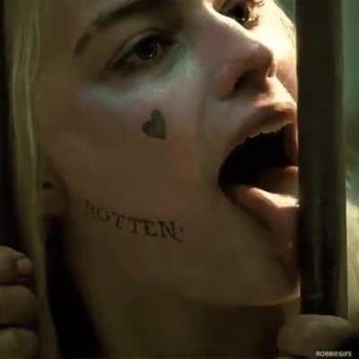 Harley Quinn(Margot Robbie) must give the filthiest head