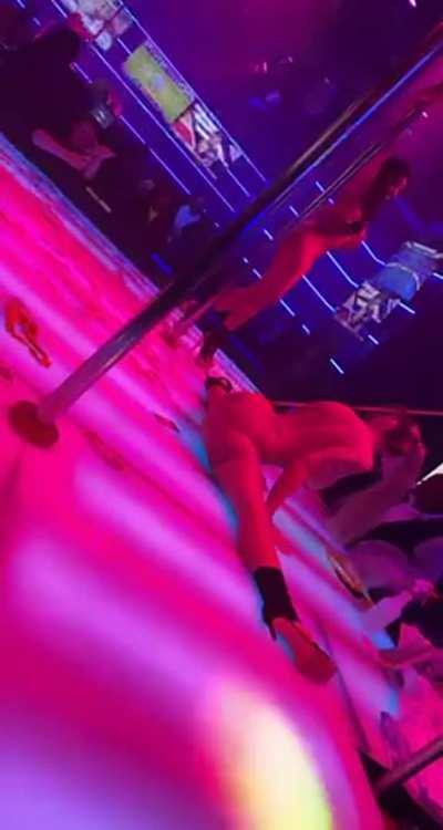 Do you like strippers? Mom of 1