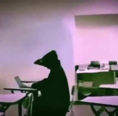 Le monde en public quand tu tousse