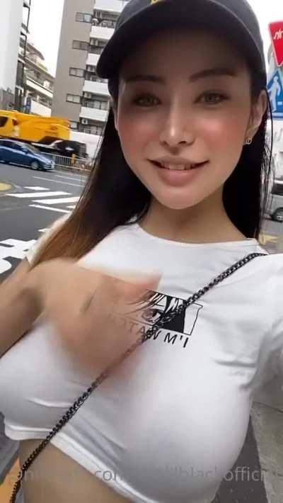 Public flashing 😍😍 her links in comments 👇🏻