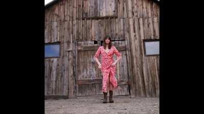 Hey, look at me. I'm learning Spanish. Ana de Armas