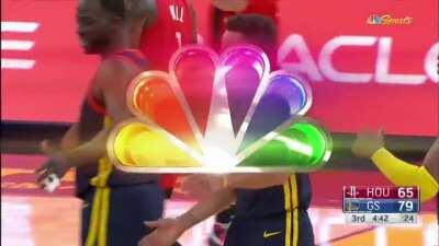 [Highlight] Curry goes behind the back on his way to the rim, gets the and-one on the tough shot