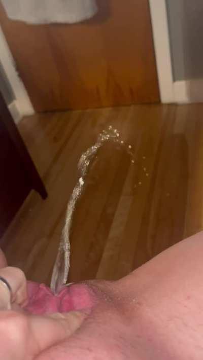 Peeing on my bedroom floor 💦Decided to be a little naughty 😉