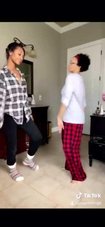 Mom & Daughter 😍 #BussitChallenge