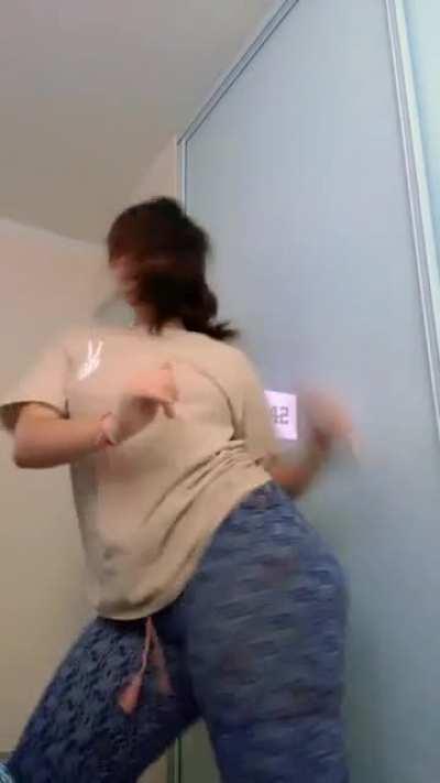 God damn, she really fills those pants