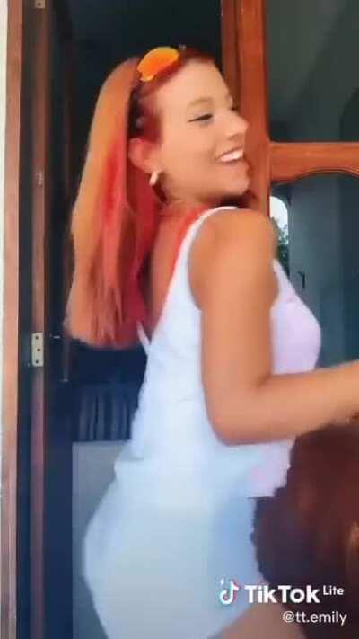 Emily Karoline @tt.emily / @emy_karo (TikTok e Instagram)