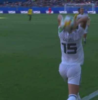 Giulia nochmal beim Einwurf