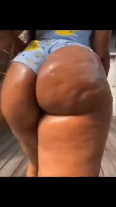 love them phat azz walkaway queens