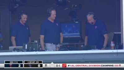 [Highlight] Dick Bremer is recognized for his 40th year calling games for the Twins