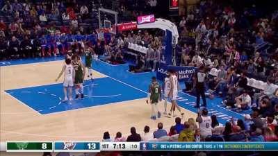 [Highlight] Chet Holmgren blocks Damian Lillard's fadeaway (with replay)