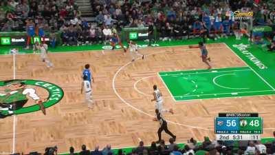 [Highlight] Williams saves the ball for the Thunder to Williams, who also hits the deck to save it to Williams to give them the possession