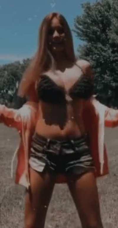 Little cut i made form her dancing video