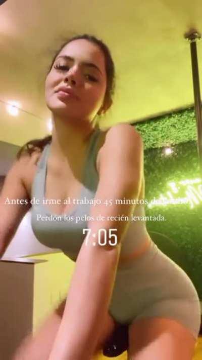 Necesito que se siente en mi cara!