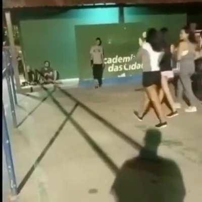 de onde esse mlk saiu???